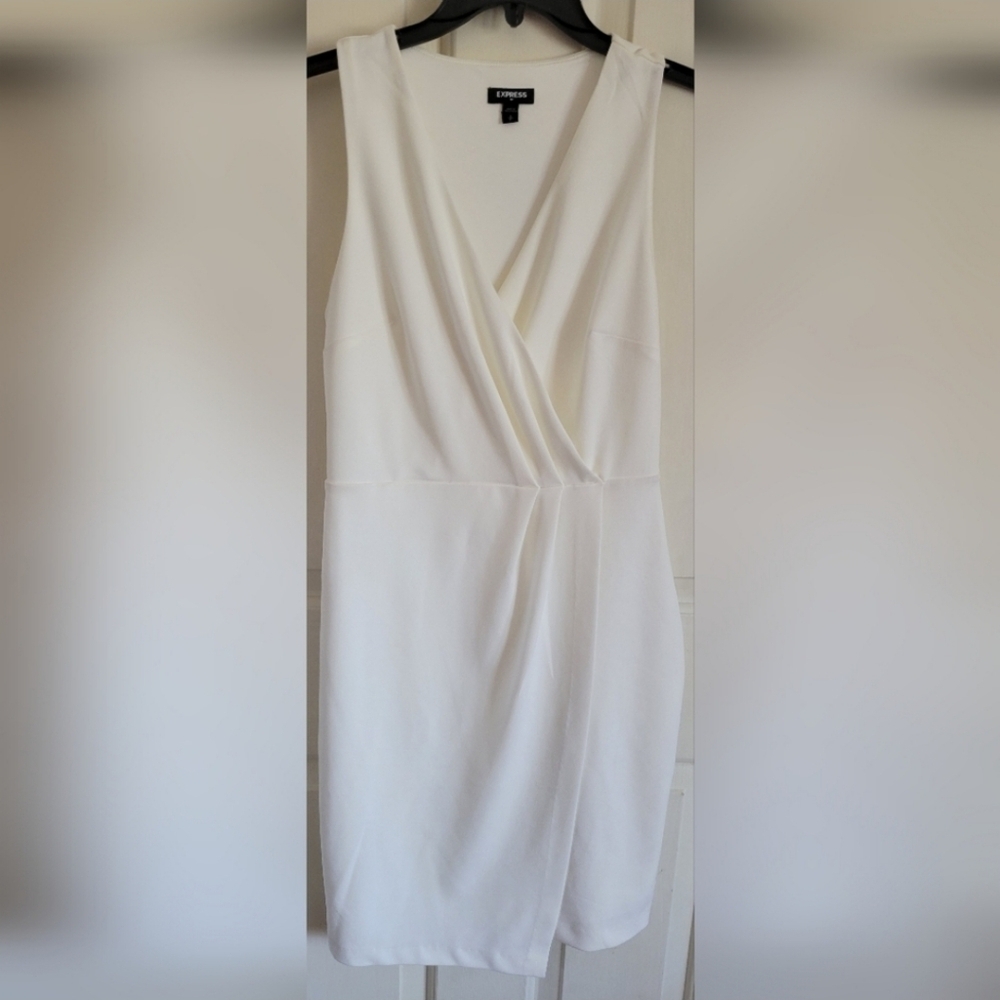 Express Women's White Surplice V-neck Pleated Sheath Sleeveless Dress Size Small - Picture 1 of 6